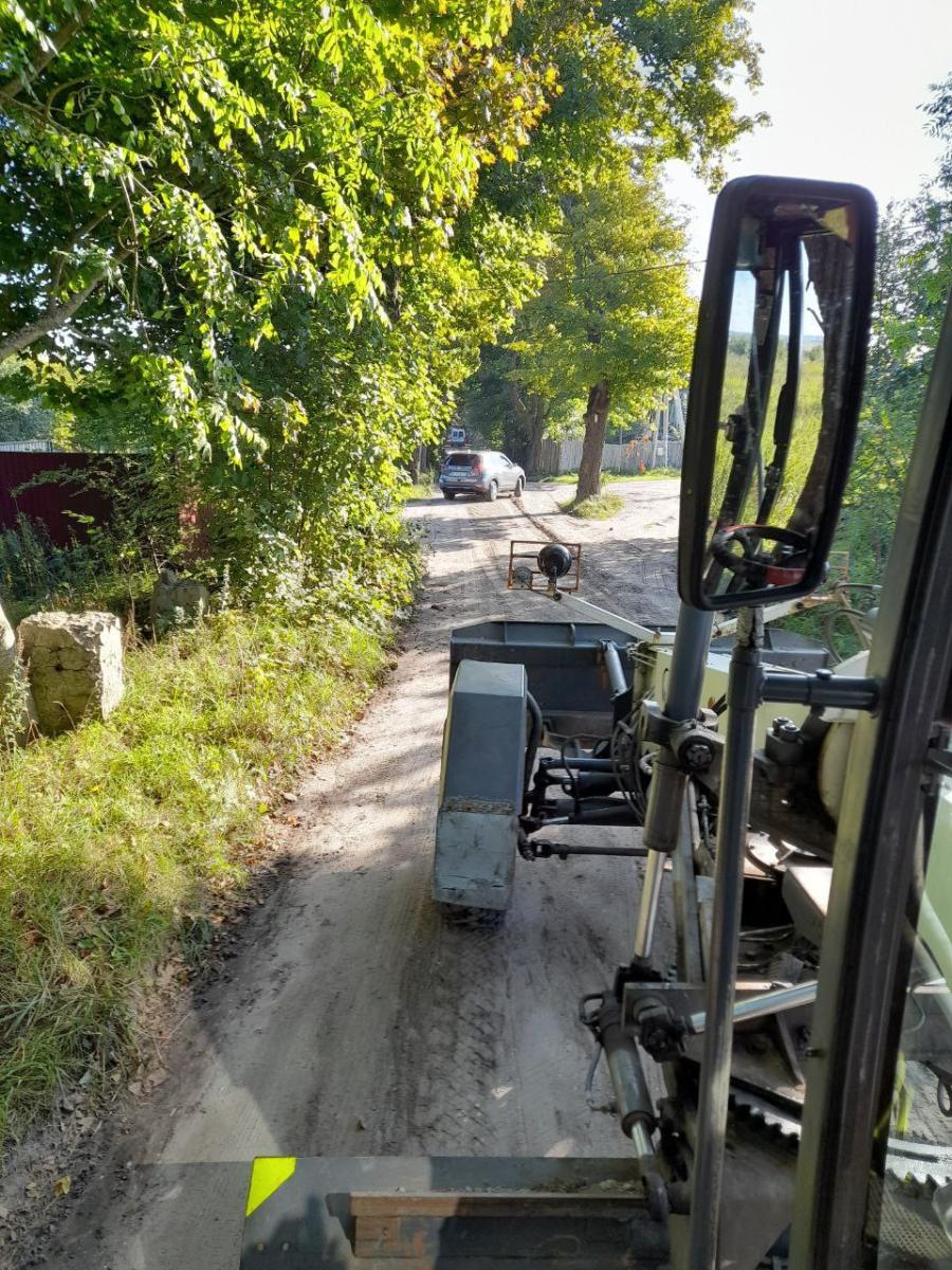 В муниципалитете продолжается грейдирование и подсыпка дорог